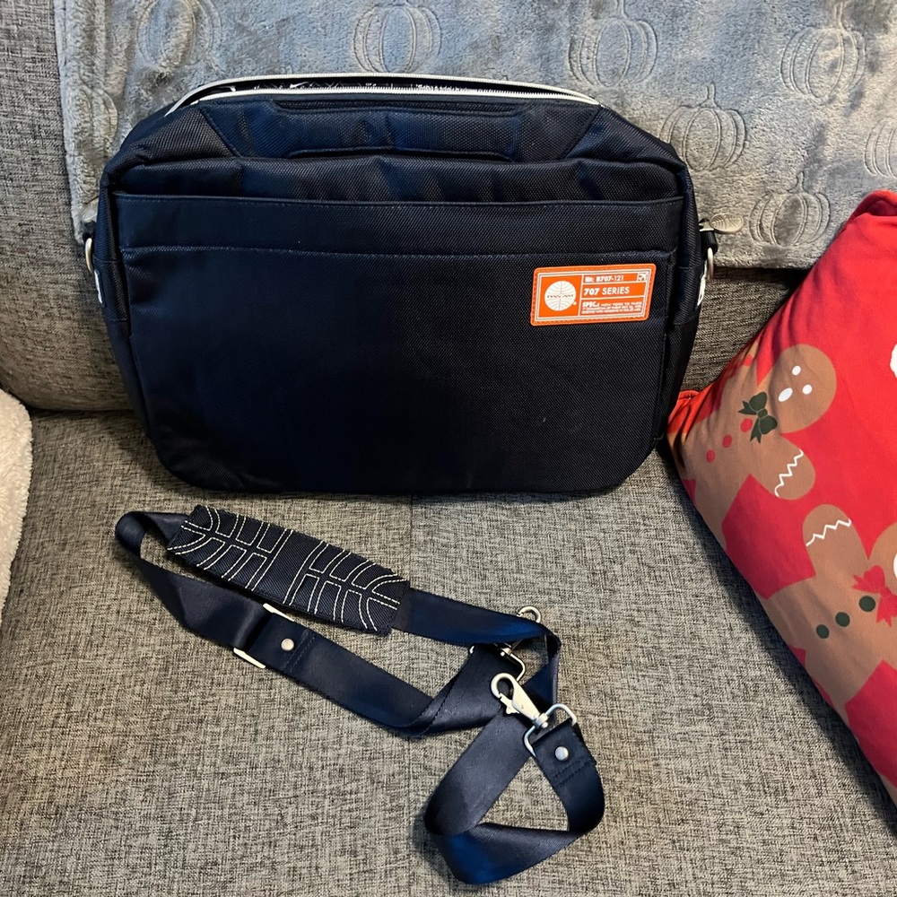 Vintage Pan Am messenger bag (near new)